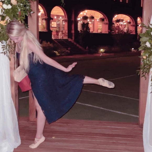 Reformation lace Juliette dress in Navy - size 0 - Picture 8 of 9